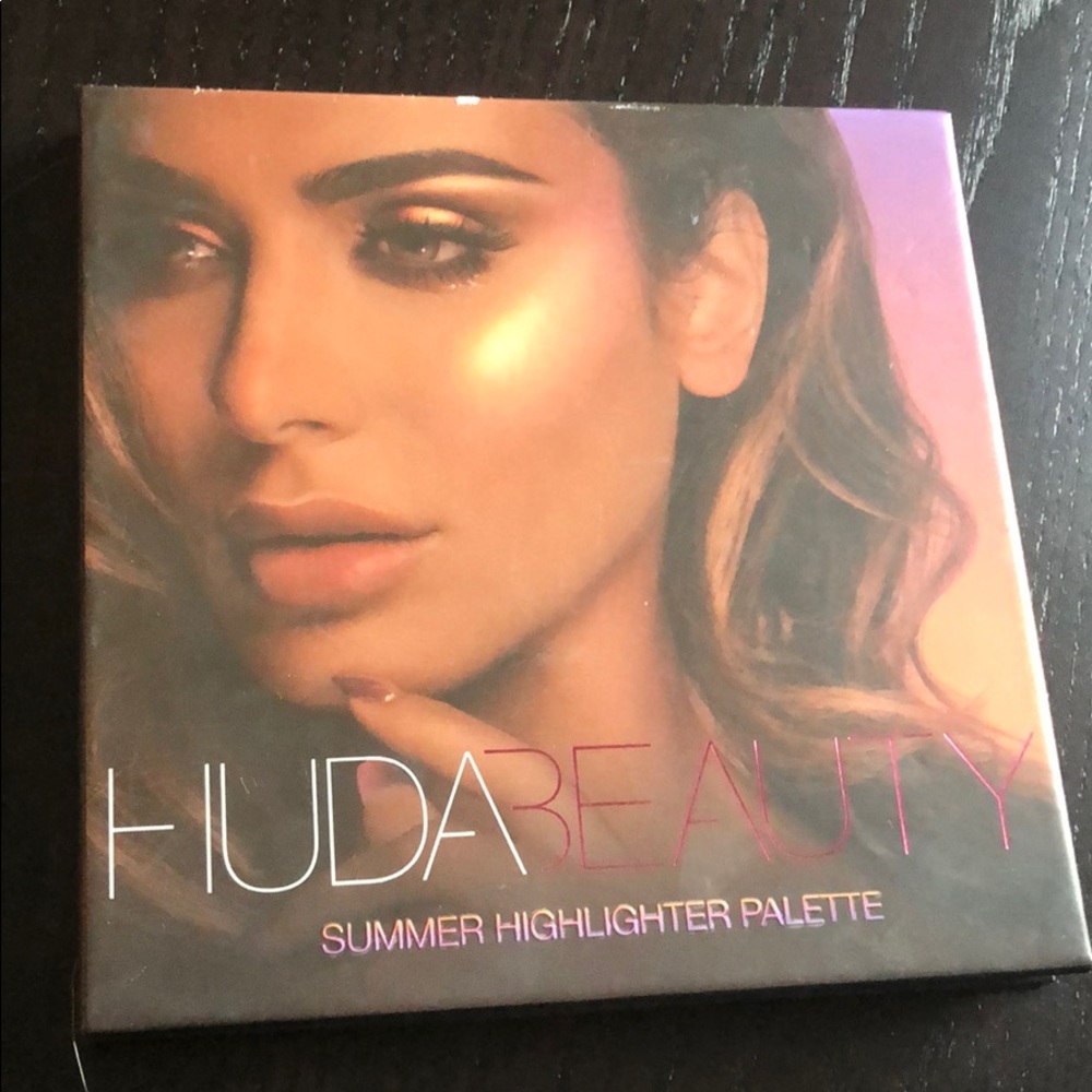 Huda Beauty summer highlight palette